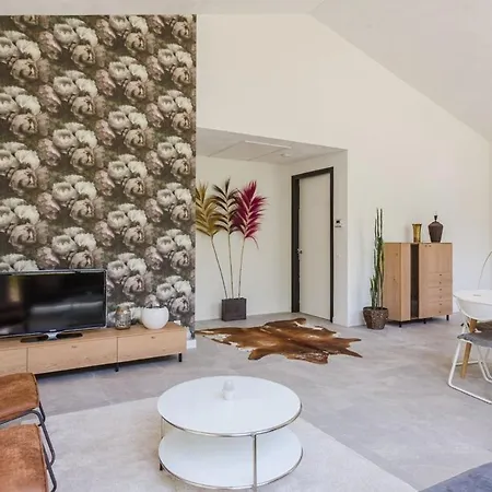 펜션 Luxe Recreatiewoning Midden In Bosrijke Omgeving 31l *